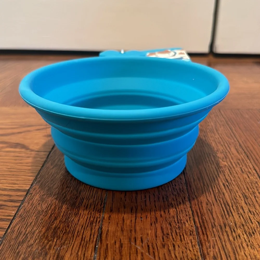 NWT Messy Mutts Silicone Collapsible Travel Pet Bowl